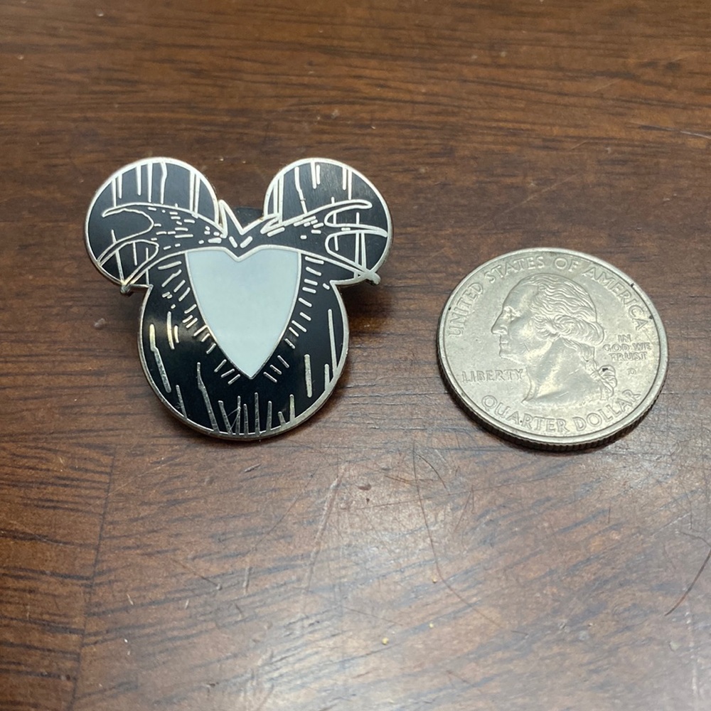 Disney pin Jack Skellington Mickey head